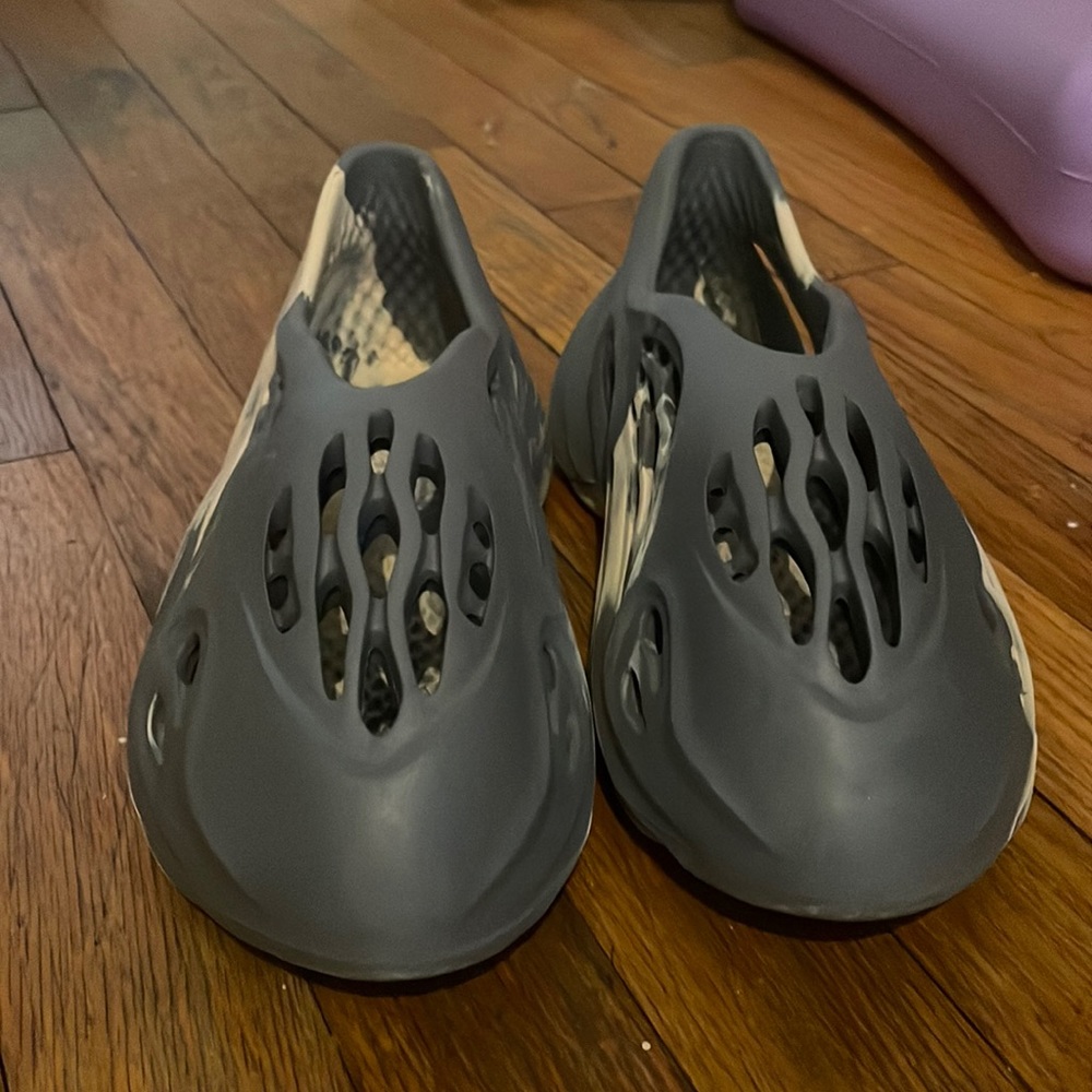 Foam slippers